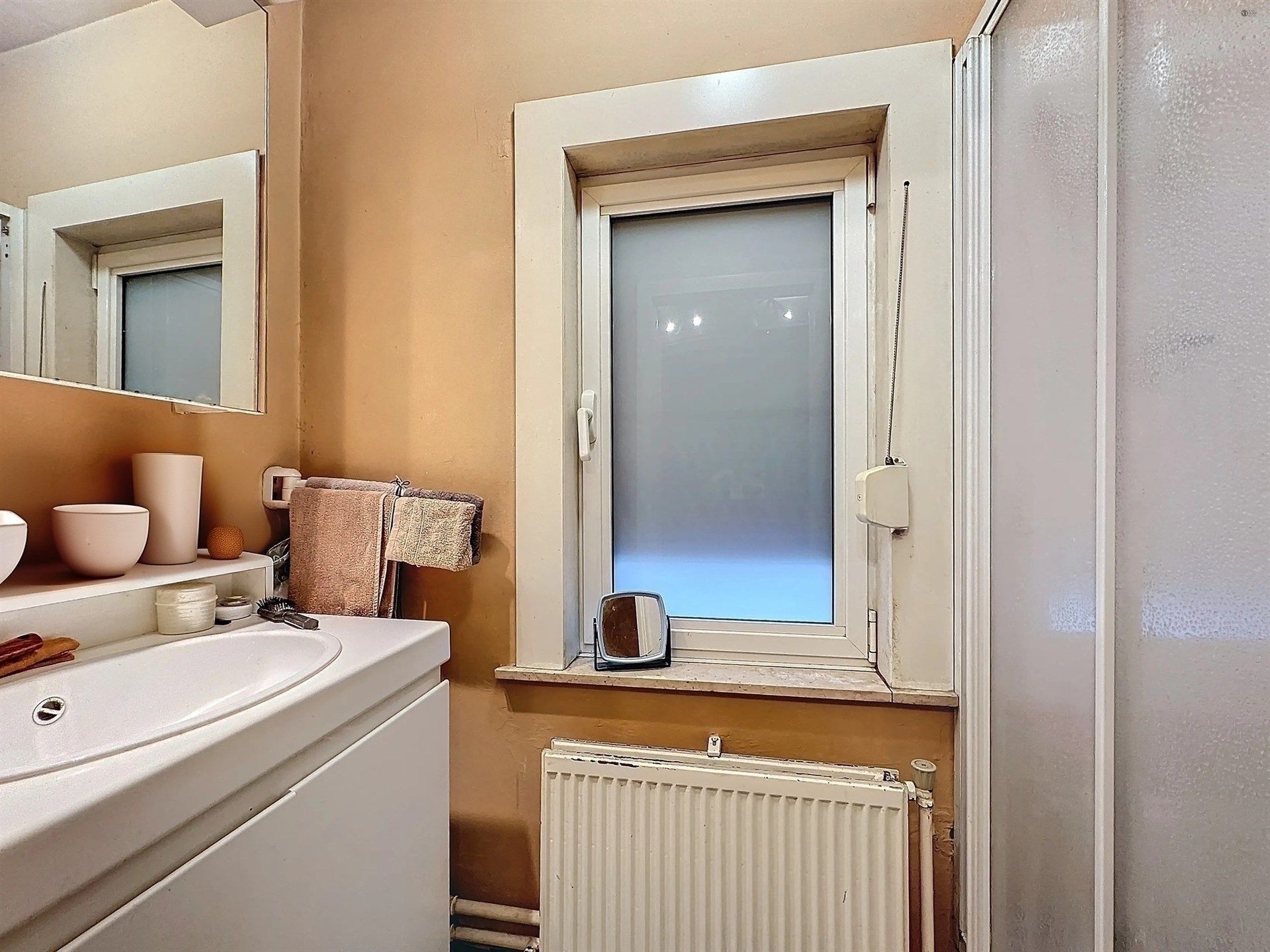 Charmante woning met garage op perceel van 522m² foto 9