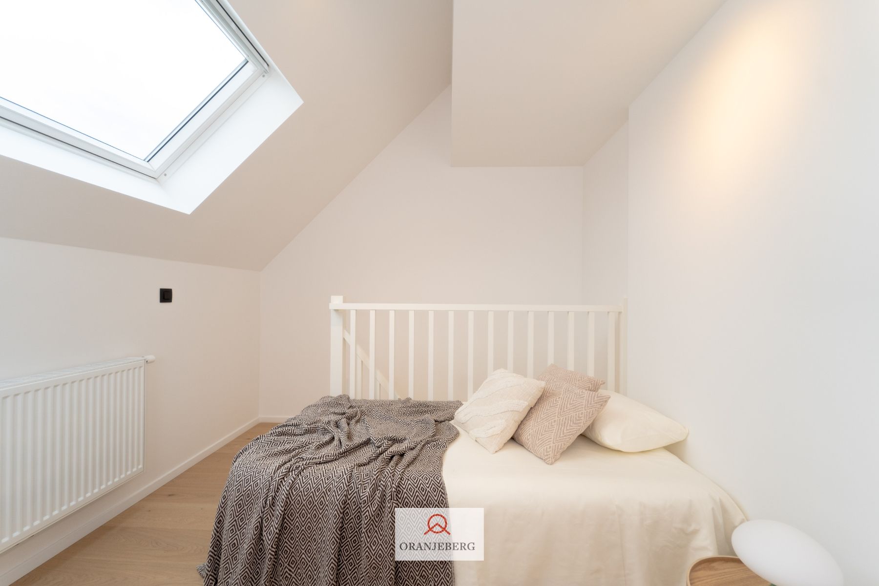 Gerenoveerde lichtrijke duplex studentenstudio foto 11