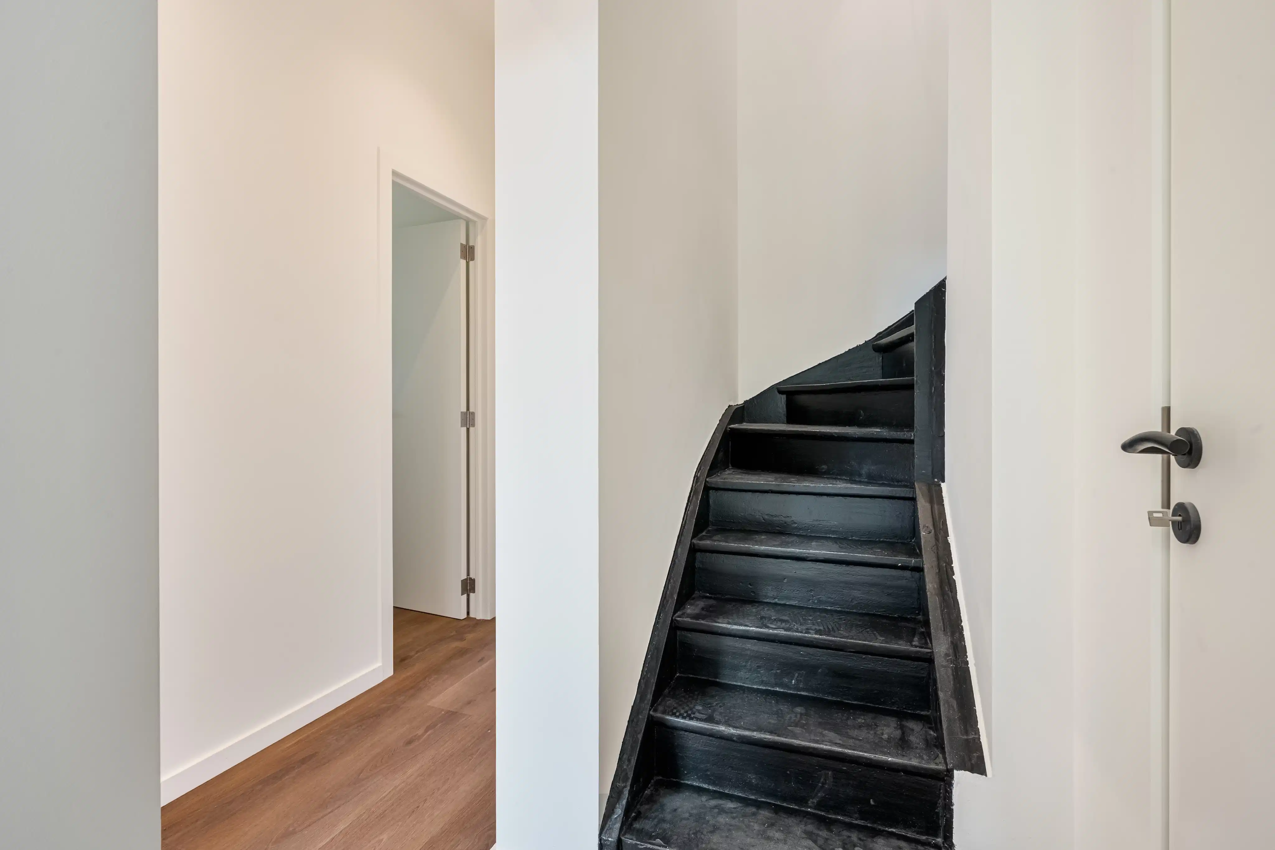 Excl. gerenoveerde herenwoning (3 entiteiten) aan het water foto 20