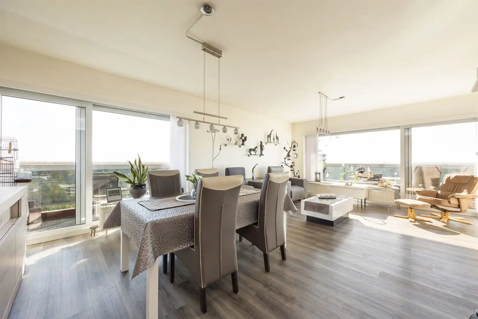 3 slaapkamer hoekappartement met panoramisch uitzicht foto 3