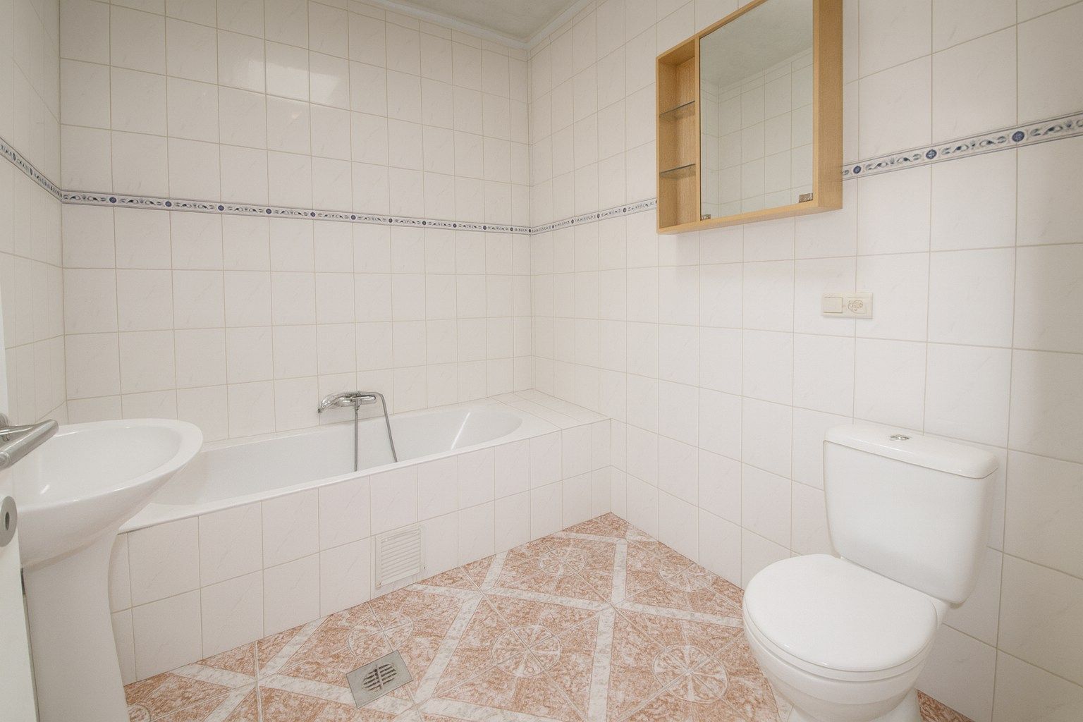 Te koop: Uitzonderlijk ruime stadswoning met 6 slaapkamers, garage en tuin in het hart van Sint-Niklaas! foto 13