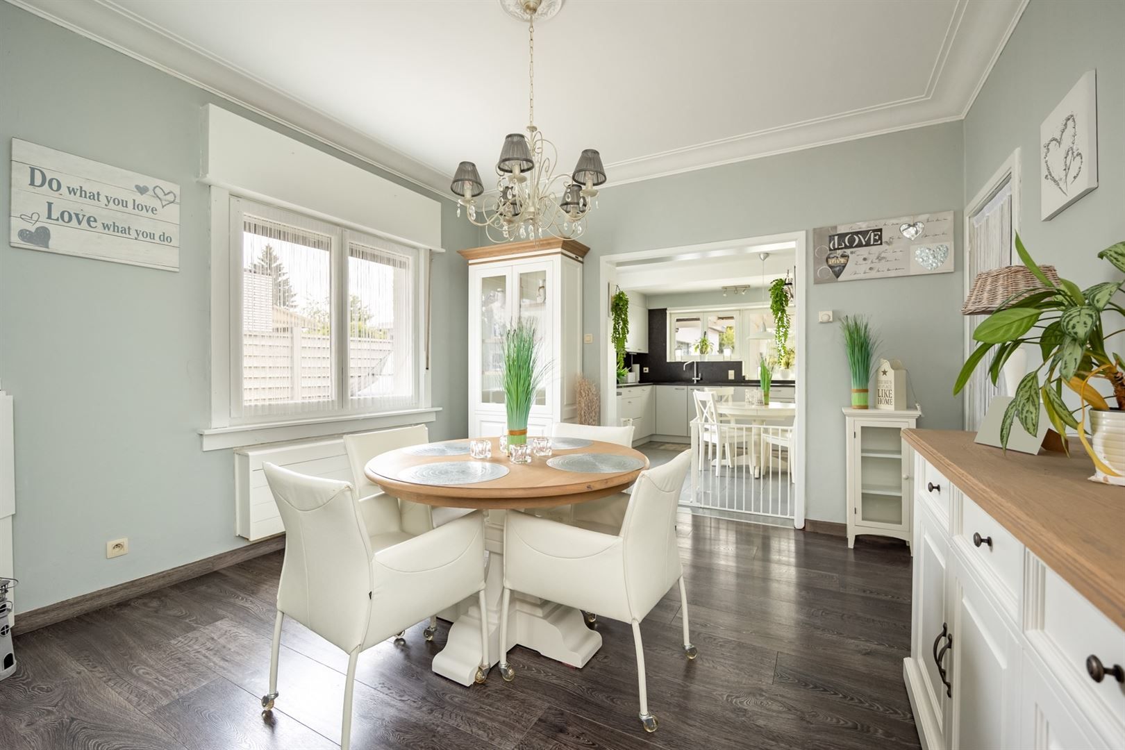 Instapklare halfopen woning met zonnige tuin aan de Vaart Schoten foto 3