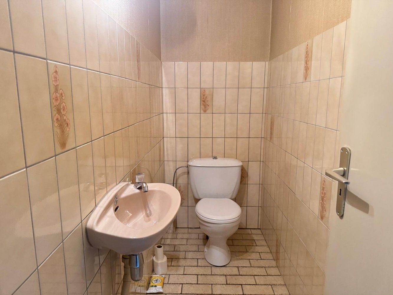 Ruim appartement (H.O.B) pal in Genk-Centrum - Investeringskans! foto 6