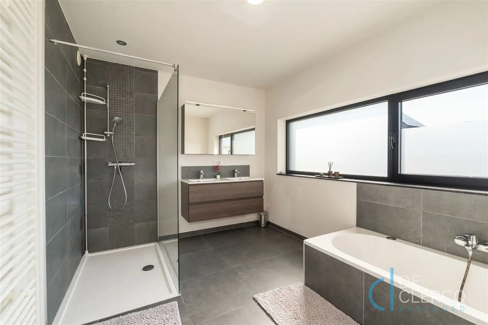 Moderne, tijdloze woning te koop in een gezellige wijk!  foto 8