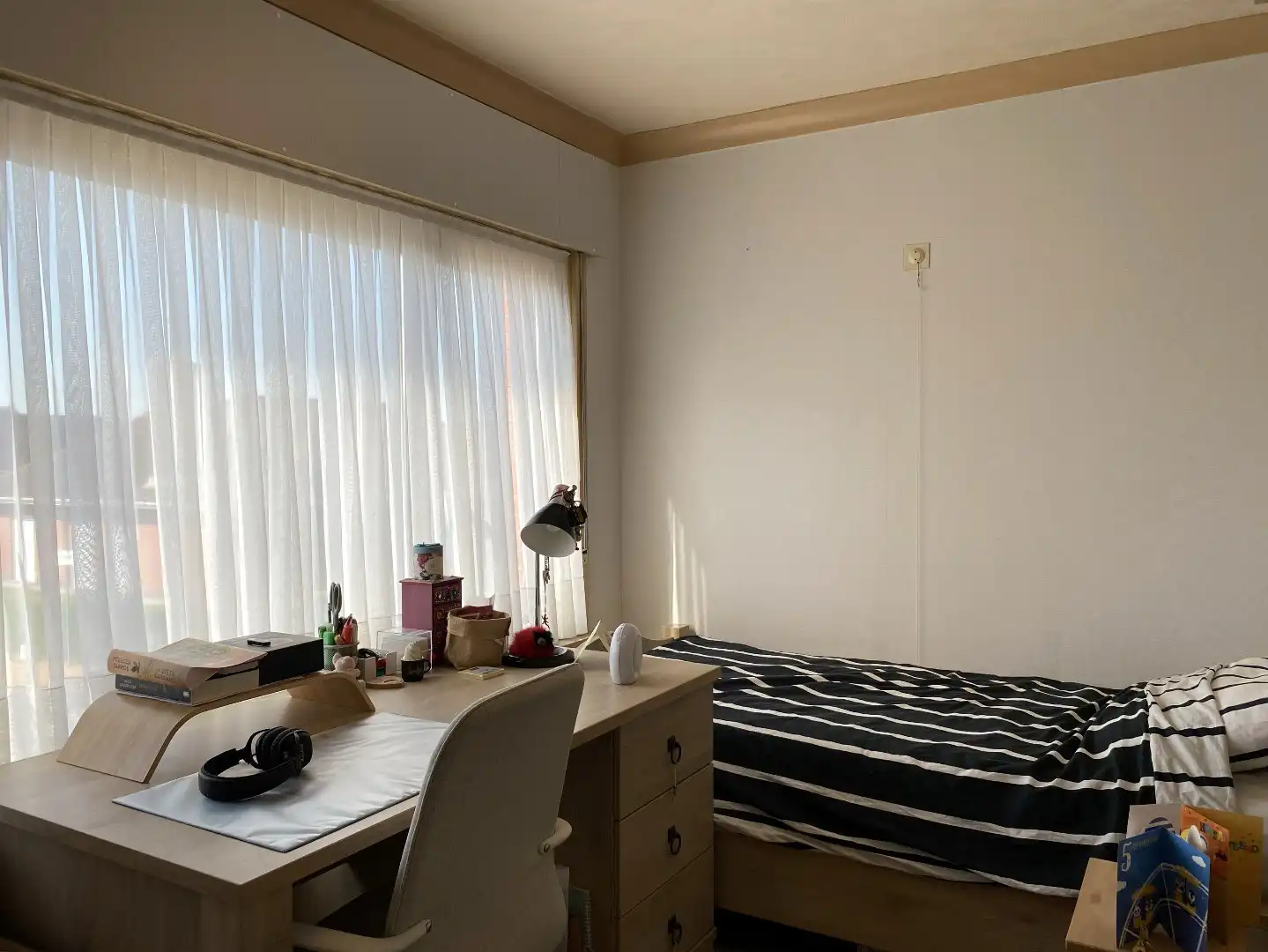 RUIME RUSTIG GELEGEN WONING MET PRACHTIG AANGELEGDE TUIN  foto 8