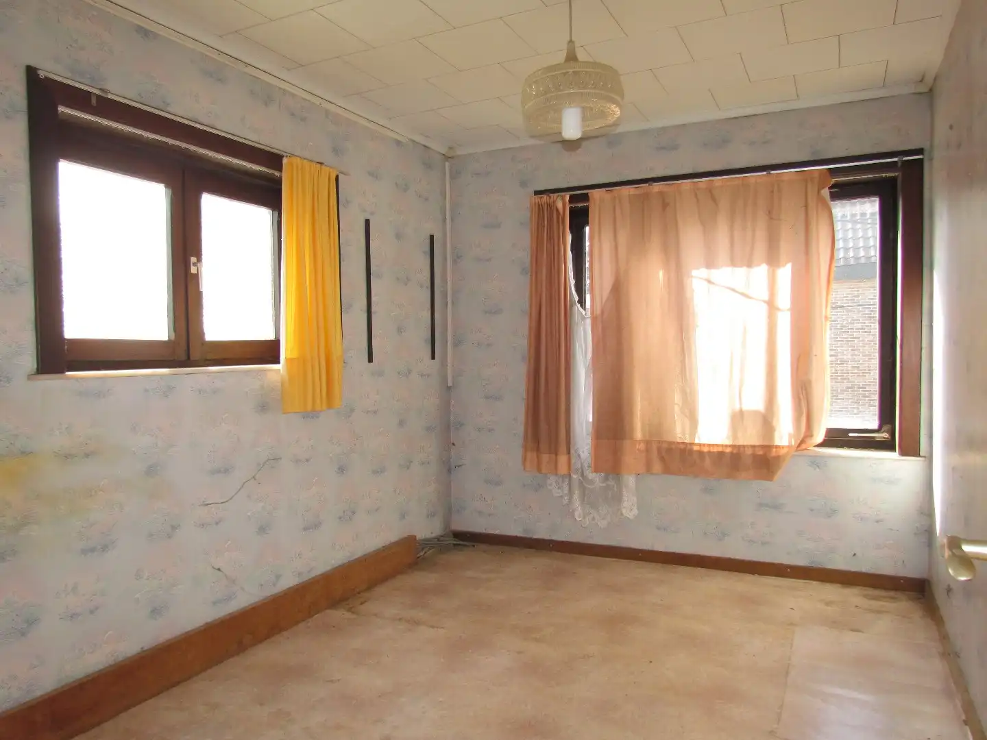 GOEDGELEGEN HOB MET VEEL LICHTINVAL foto 9