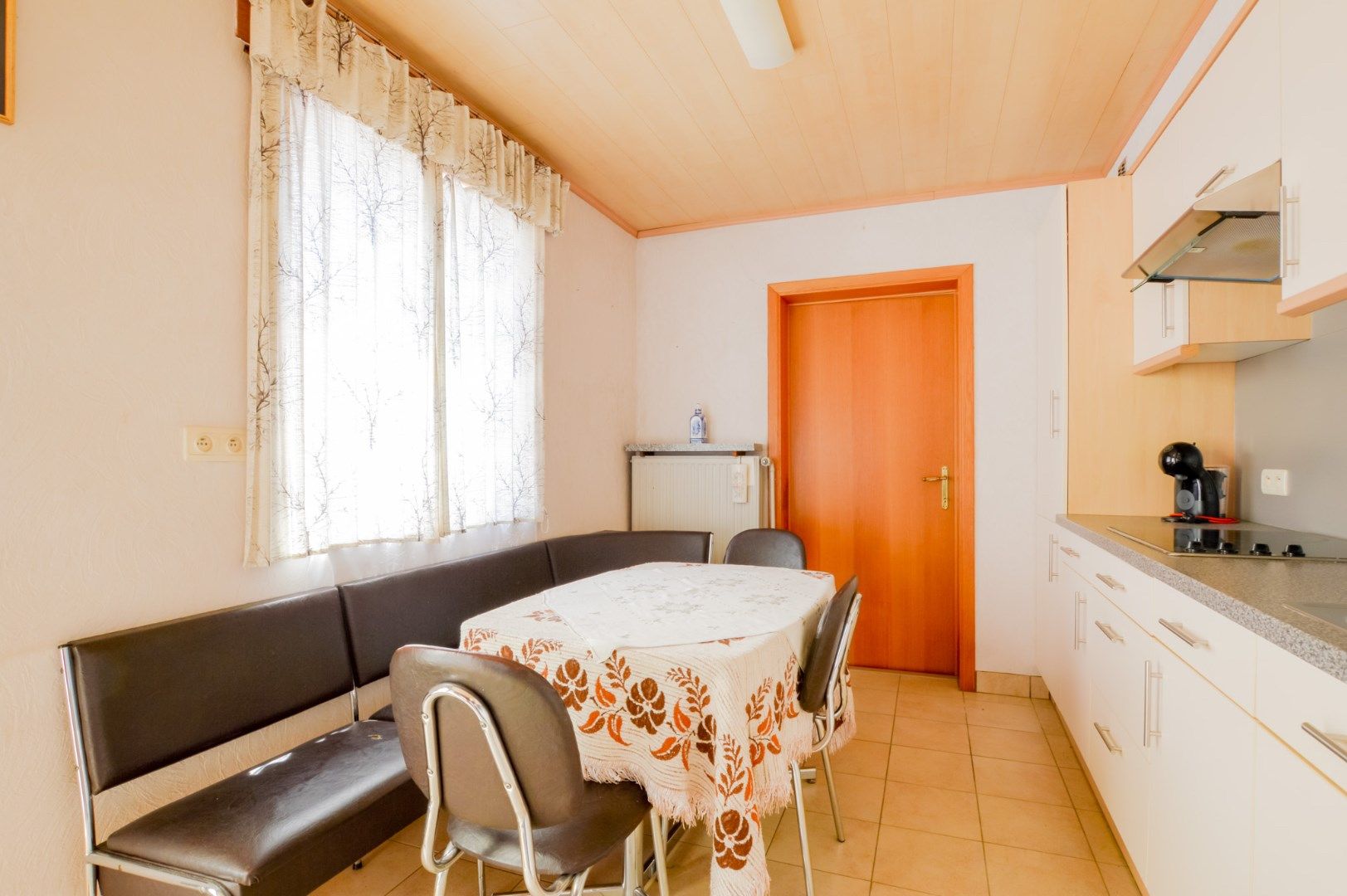 Halfopen woning op ruim perceel van 1.082 m² foto 6