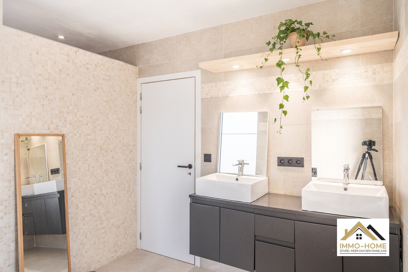 Recent gerenoveerde woning met magazijn en atelier-ruimte  foto 12