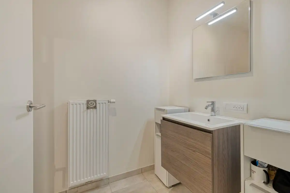 Appartement te koop omgeven door groen en water in Harelbeke foto 12
