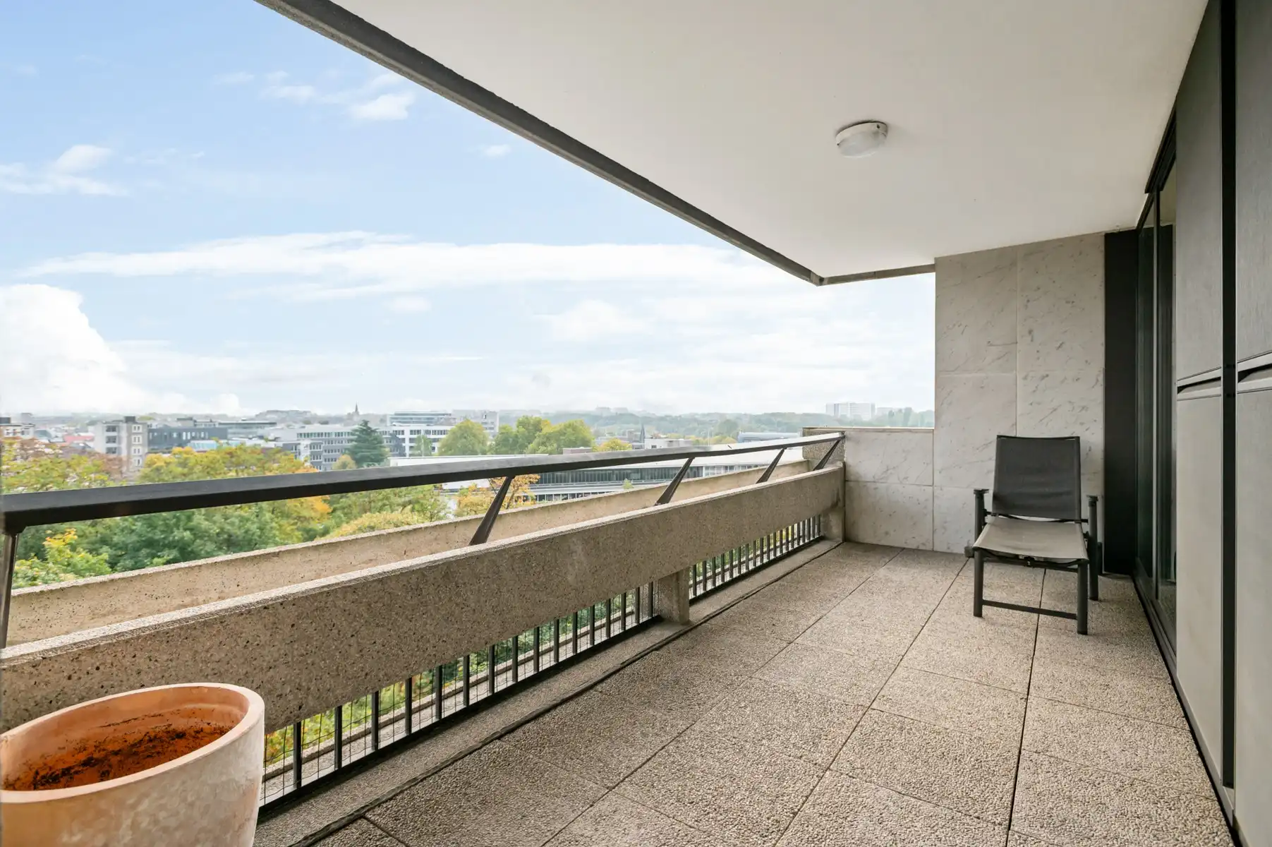 Volledig gerenoveerd en instapklaar appartement 121m² + 26m² terras foto 2