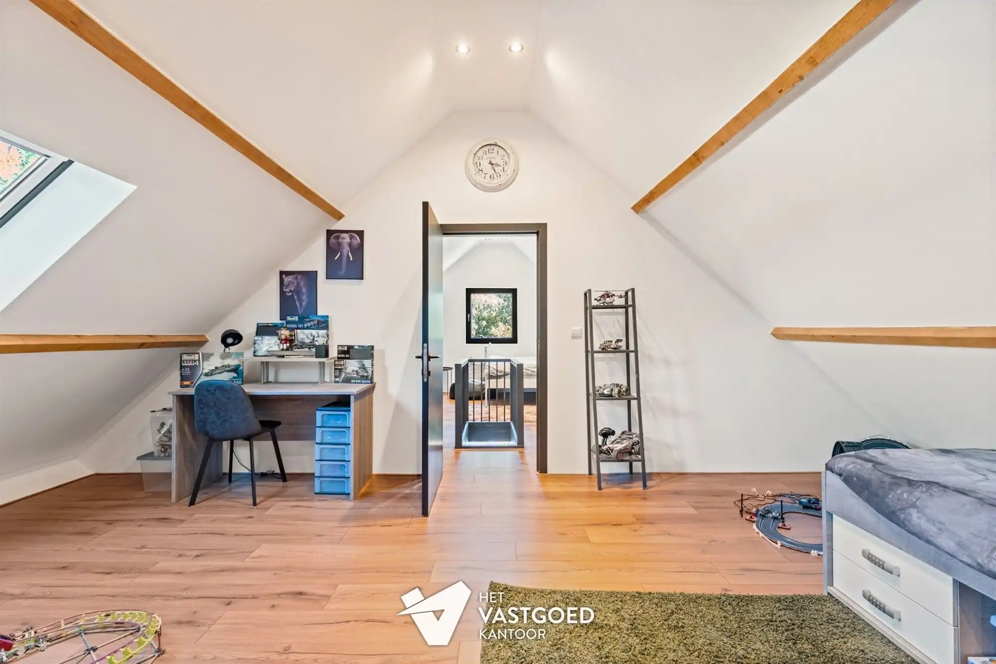 ZEER RUIME, GERENOVEERDE WONING OP TOP-LIGGING! foto 26