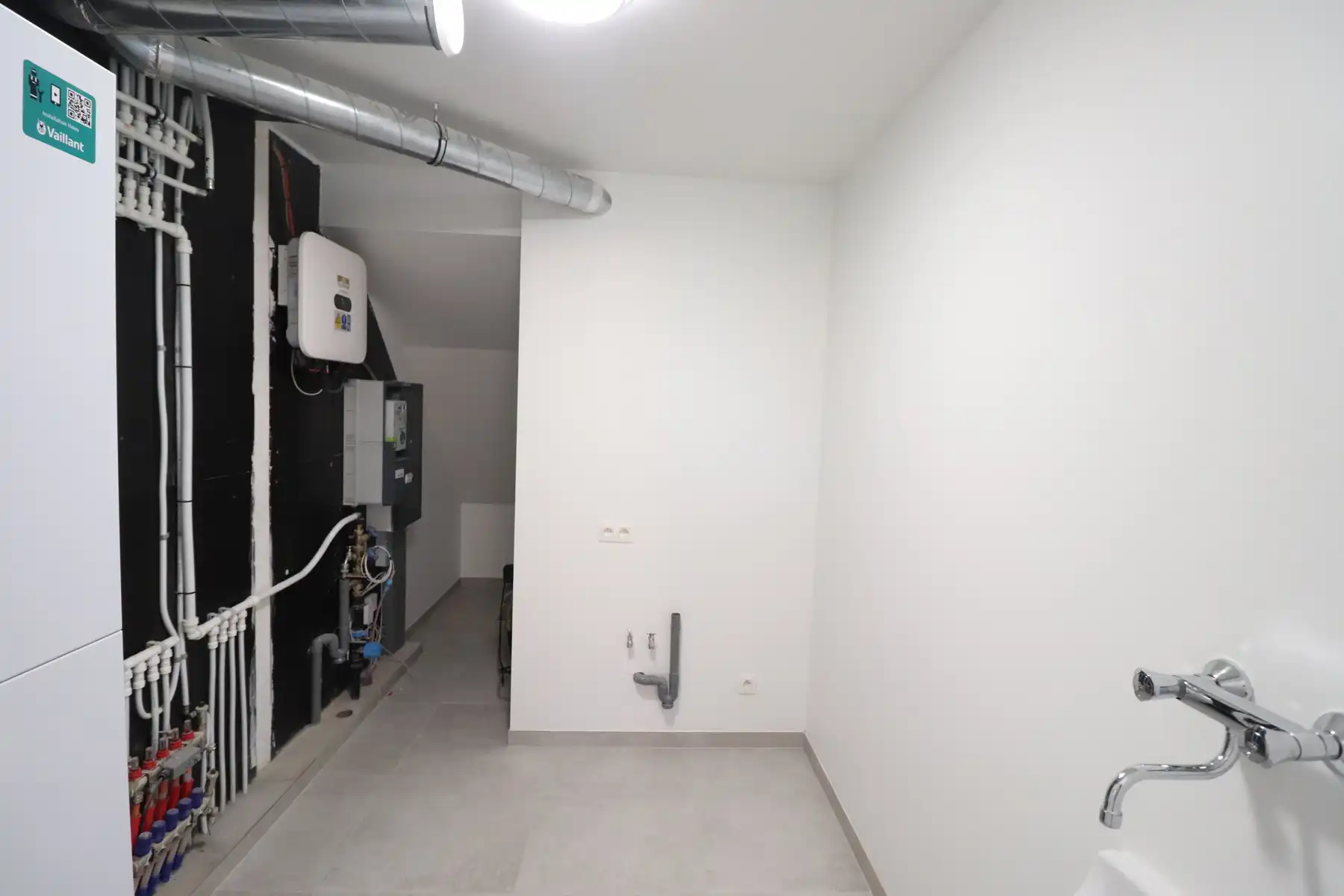 Nieuwbouwwoning met 3 slaapkamers, zolder, tuin en 2 autostaanplaatsen. foto 6