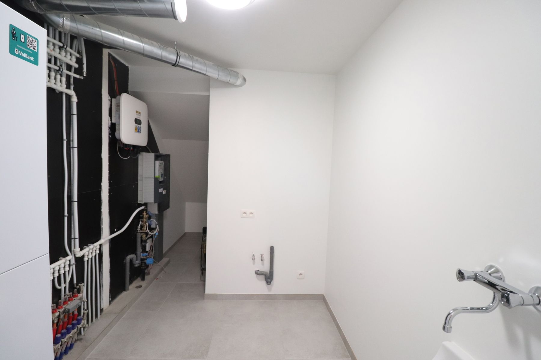 Nieuwbouwwoning met 3 slaapkamers, zolder, tuin en 2 autostaanplaatsen. foto 6