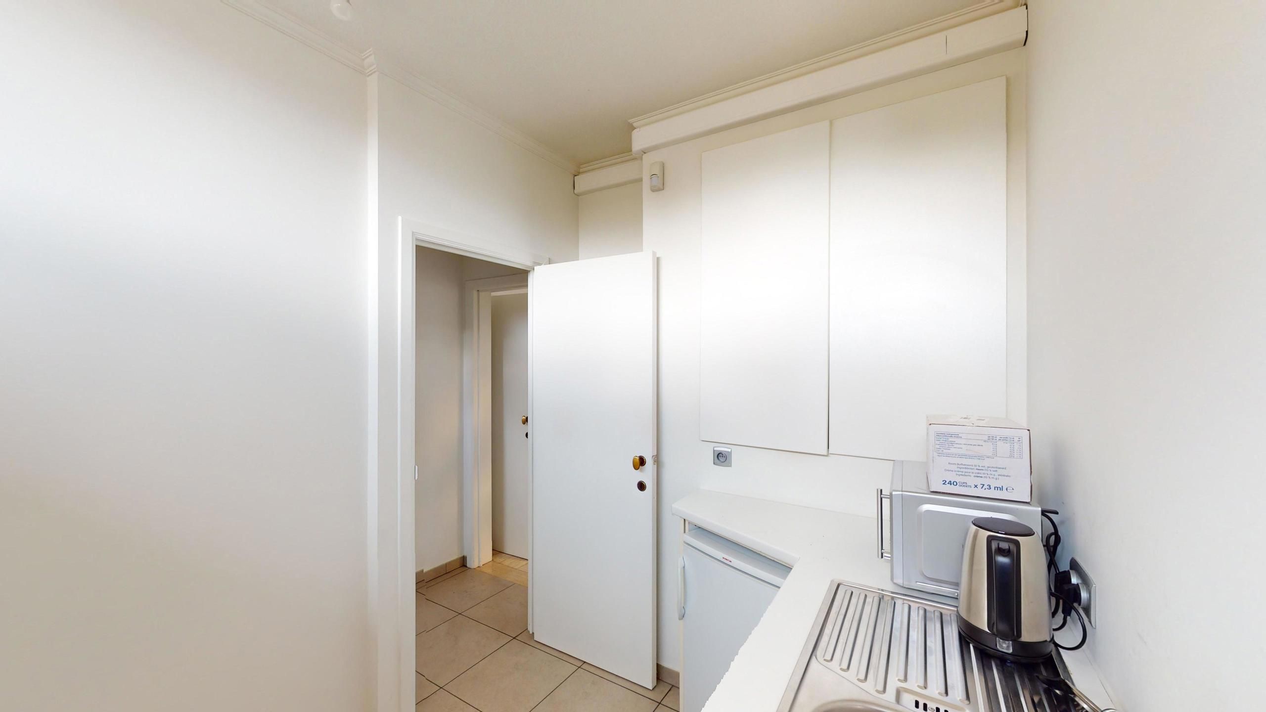 Handelspand met appartement en parking op top ligging! foto 10