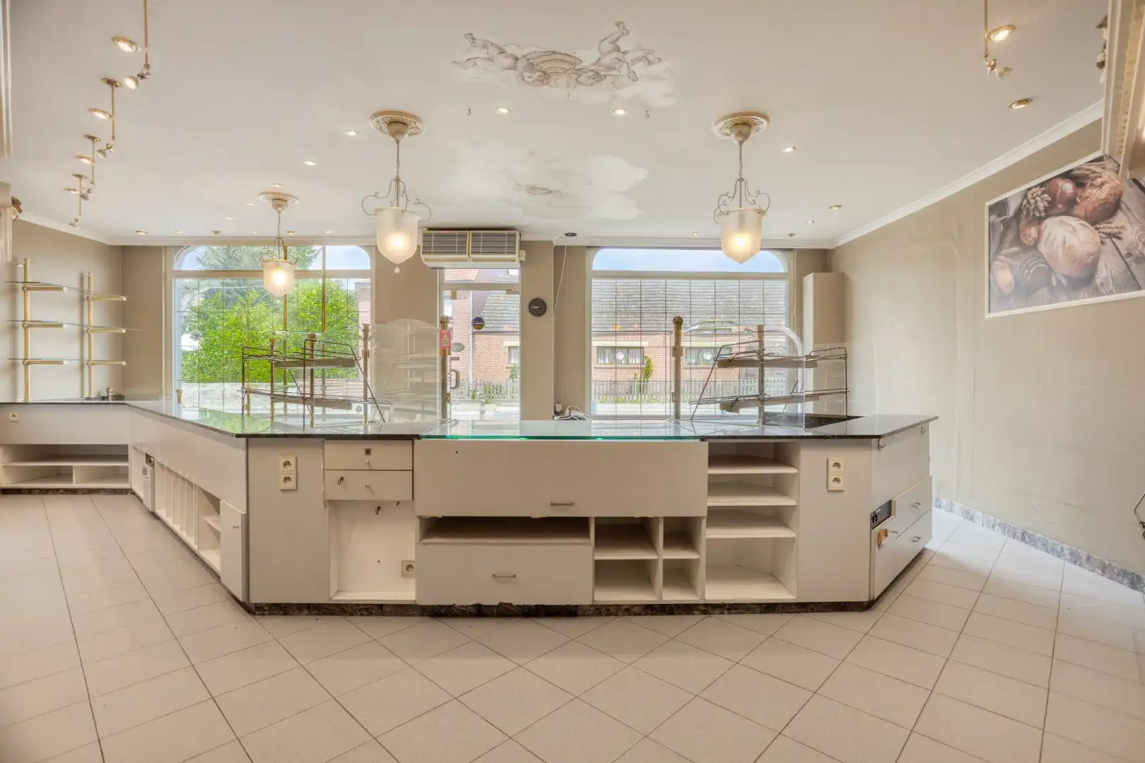Karaktervol handelshuis met woonst op commerciële locatie in Mol-Gompel !  foto 5