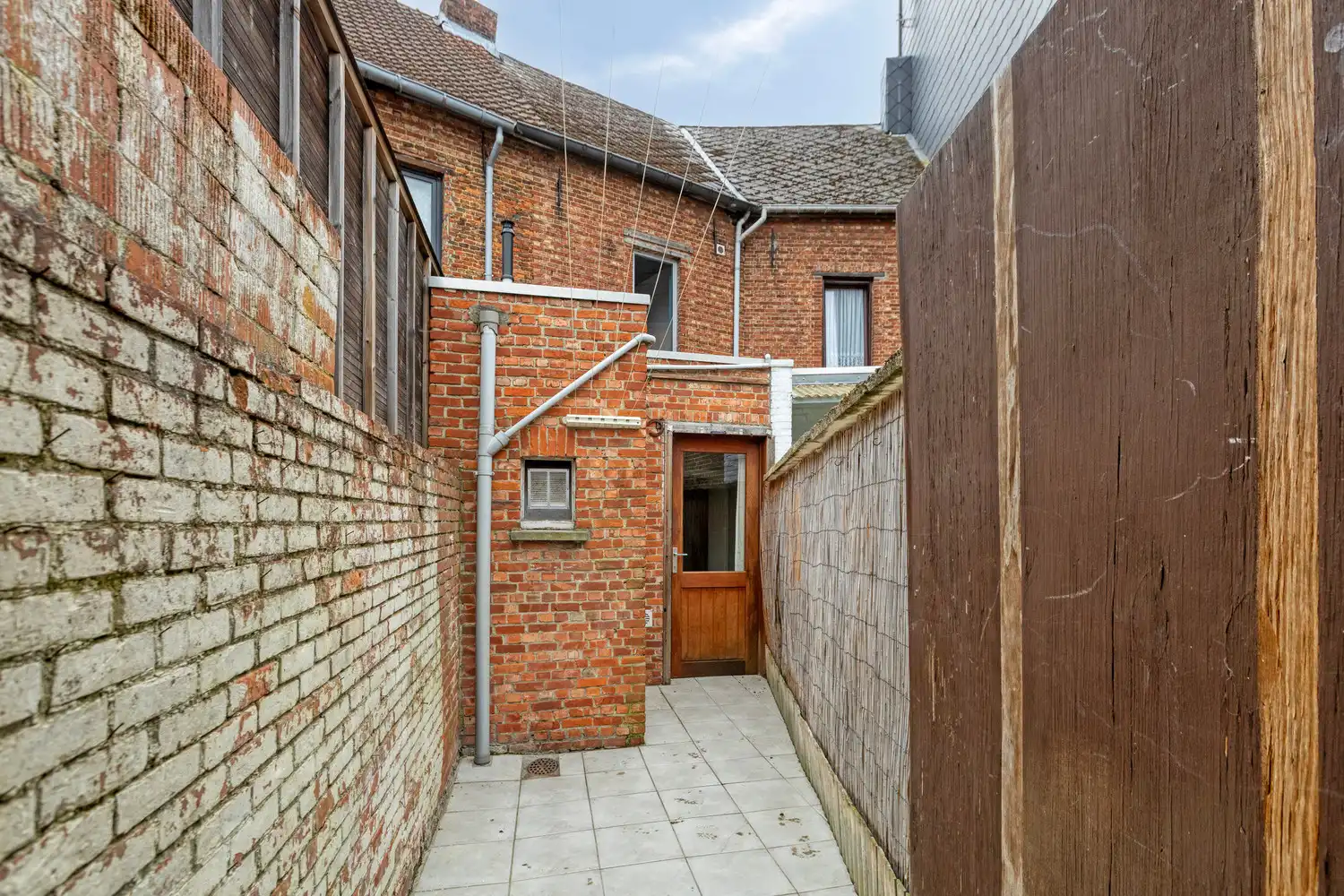 TE RENOVEREN WONING MET VEEL POTENTIEEL IN HET CENTRUM VAN DIEST! foto 12