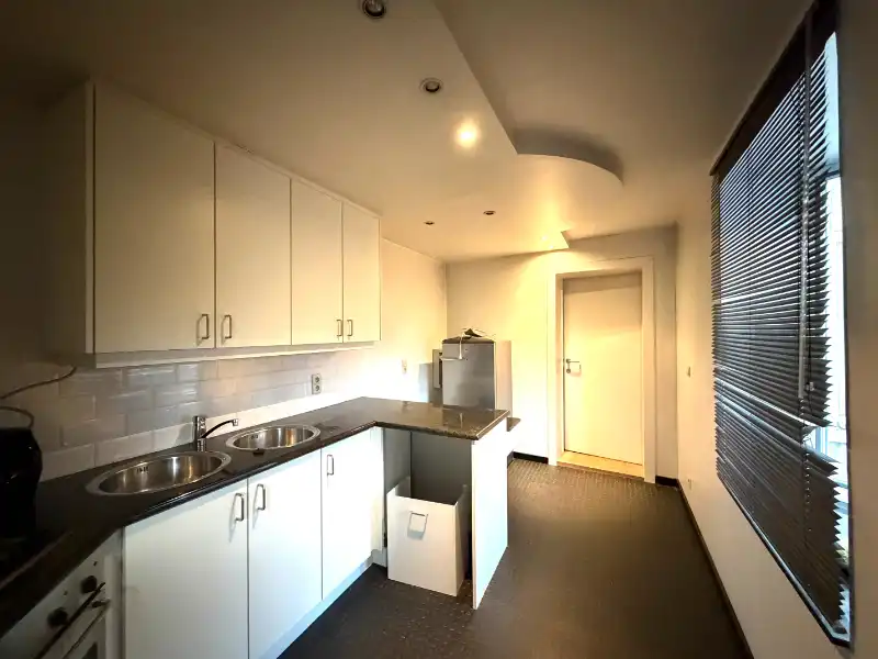 GENT CENTRUM, HEEL RUIME OP TE KNAPPEN BURGERWONING MET STADSTUIN foto 7