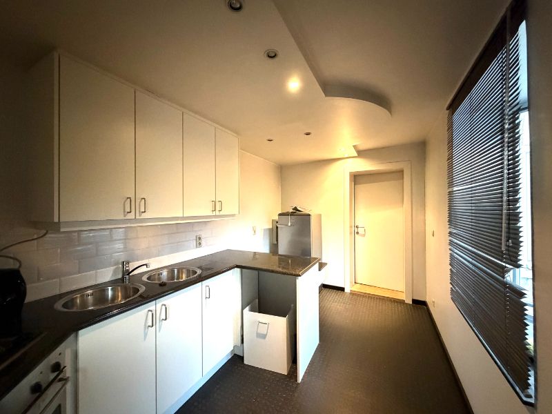 GENT CENTRUM, HEEL RUIME OP TE KNAPPEN BURGERWONING MET STADSTUIN foto 7