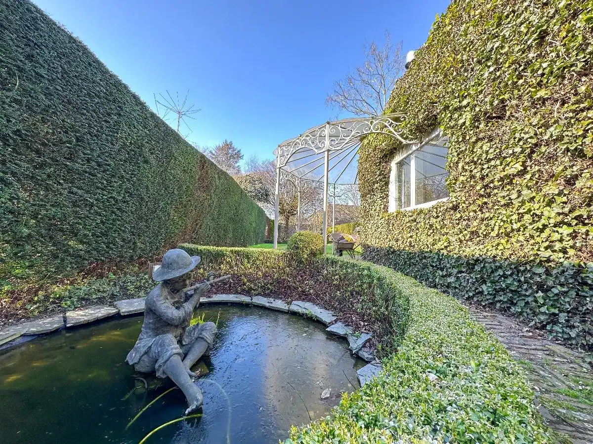 Ruim Handelspand met atelier en grote woonst met prachtige tuin in Wevelgem foto 28