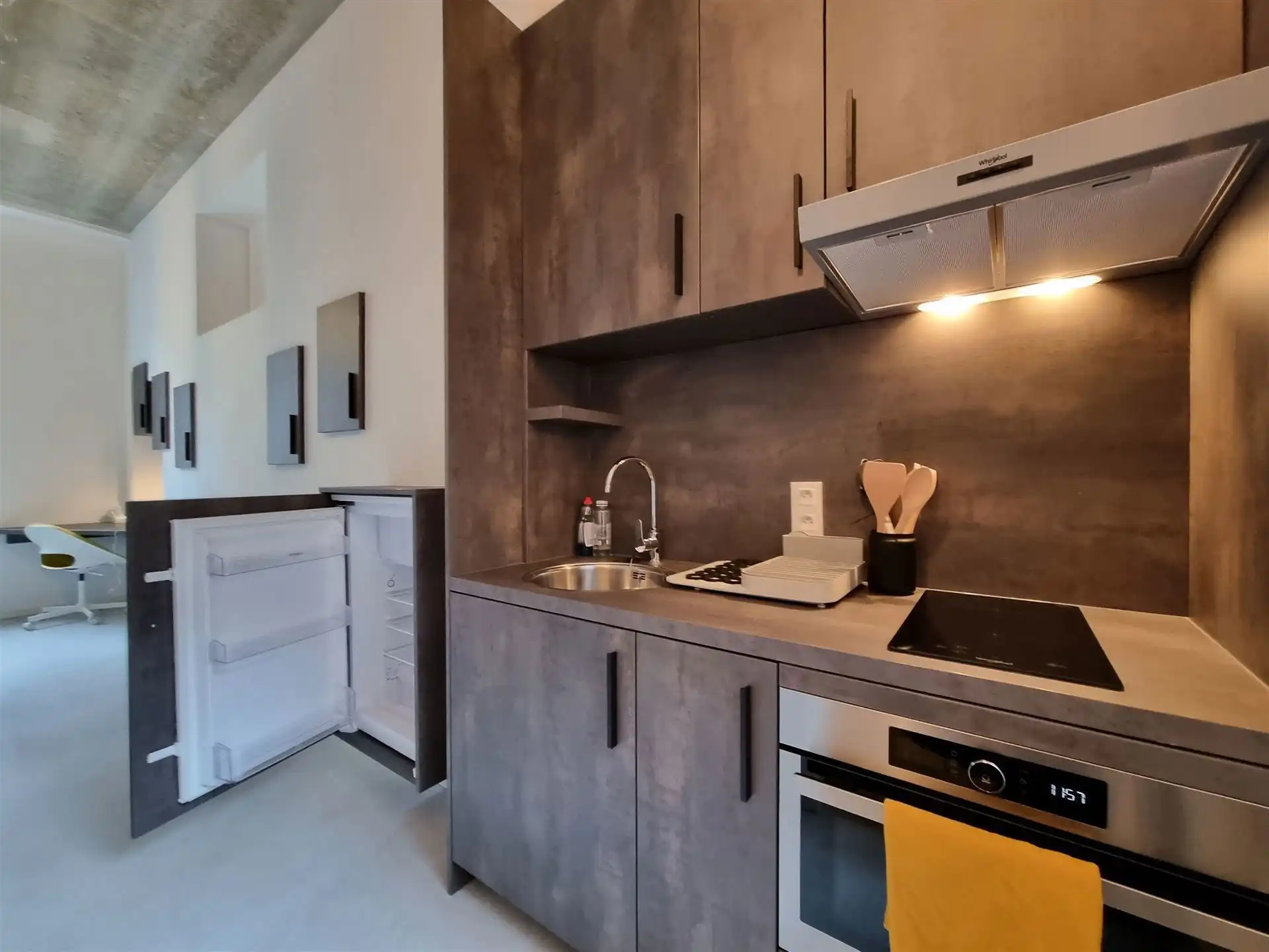 Gemeubileerd studio-appartement alleen voor studenten !!!! foto 9