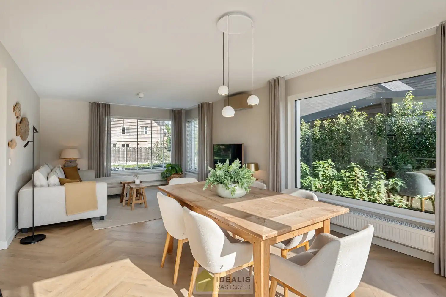 IDEALIS VASTGOED – Een prachtige instapklare woning in het fijne Hamont op een steenworp van de NL-grens! foto 10