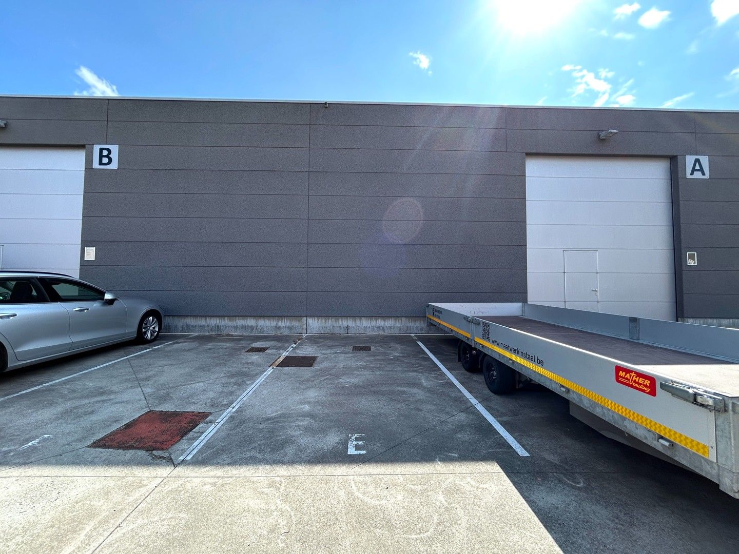Recente loods met bijhorende parkeerplaats op ideale locatie te Meulebeke! foto 8