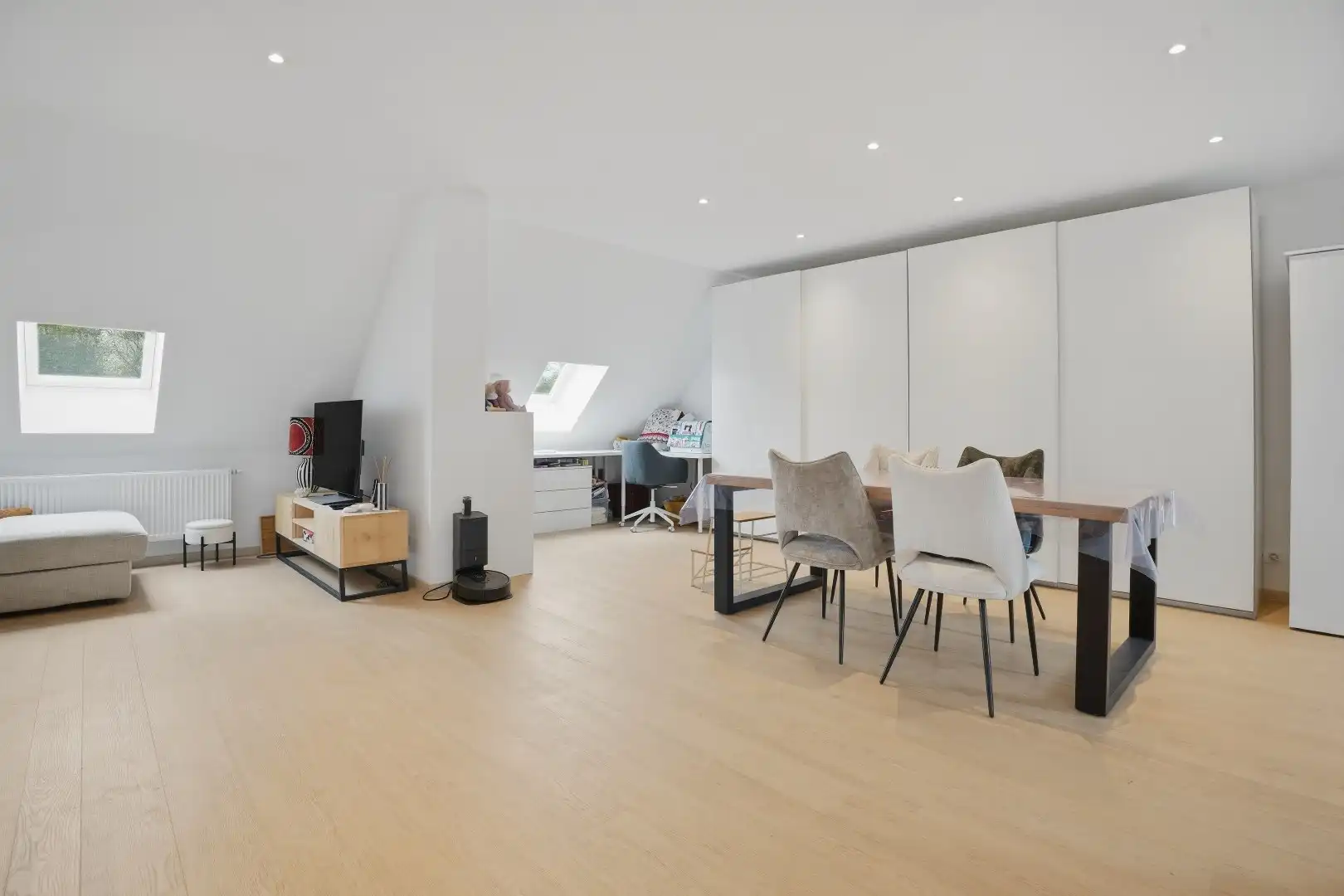 Ruime en instapklare rijwoning in het hart van Nieuwpoort op 284 m² met garage en nieuwe oprit! foto 17