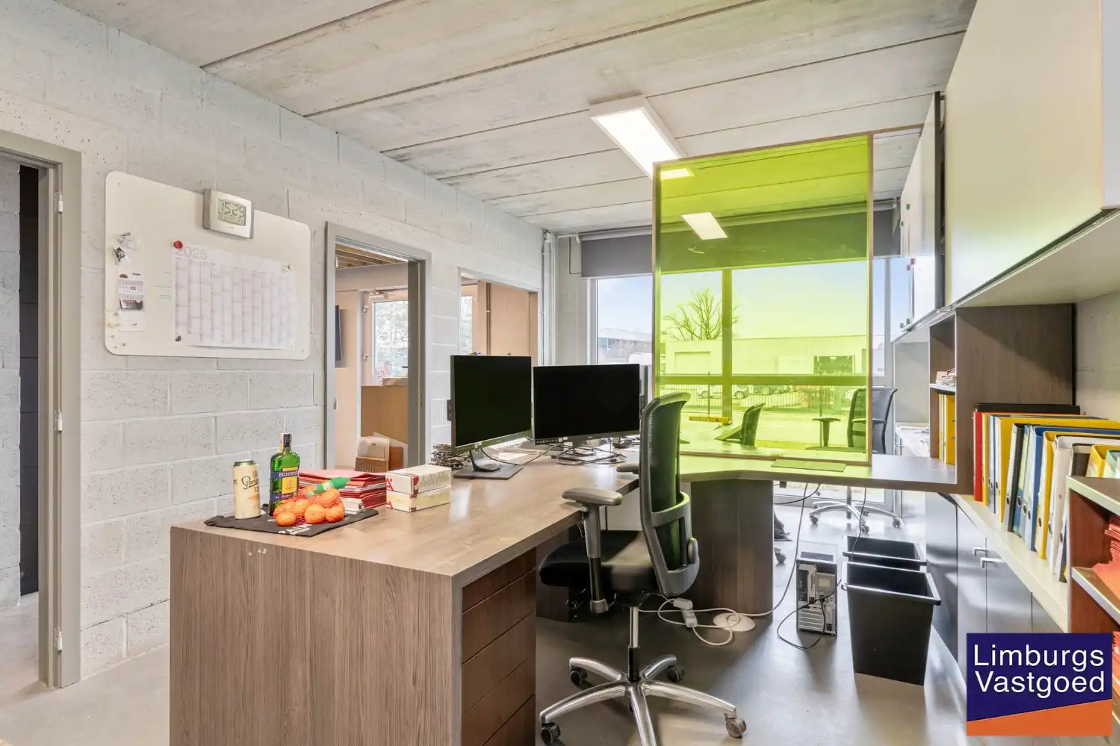 Industrieel gebouw,1.696m², met kantoren 120m² + appartement 120m², Genk-Zuid foto 16