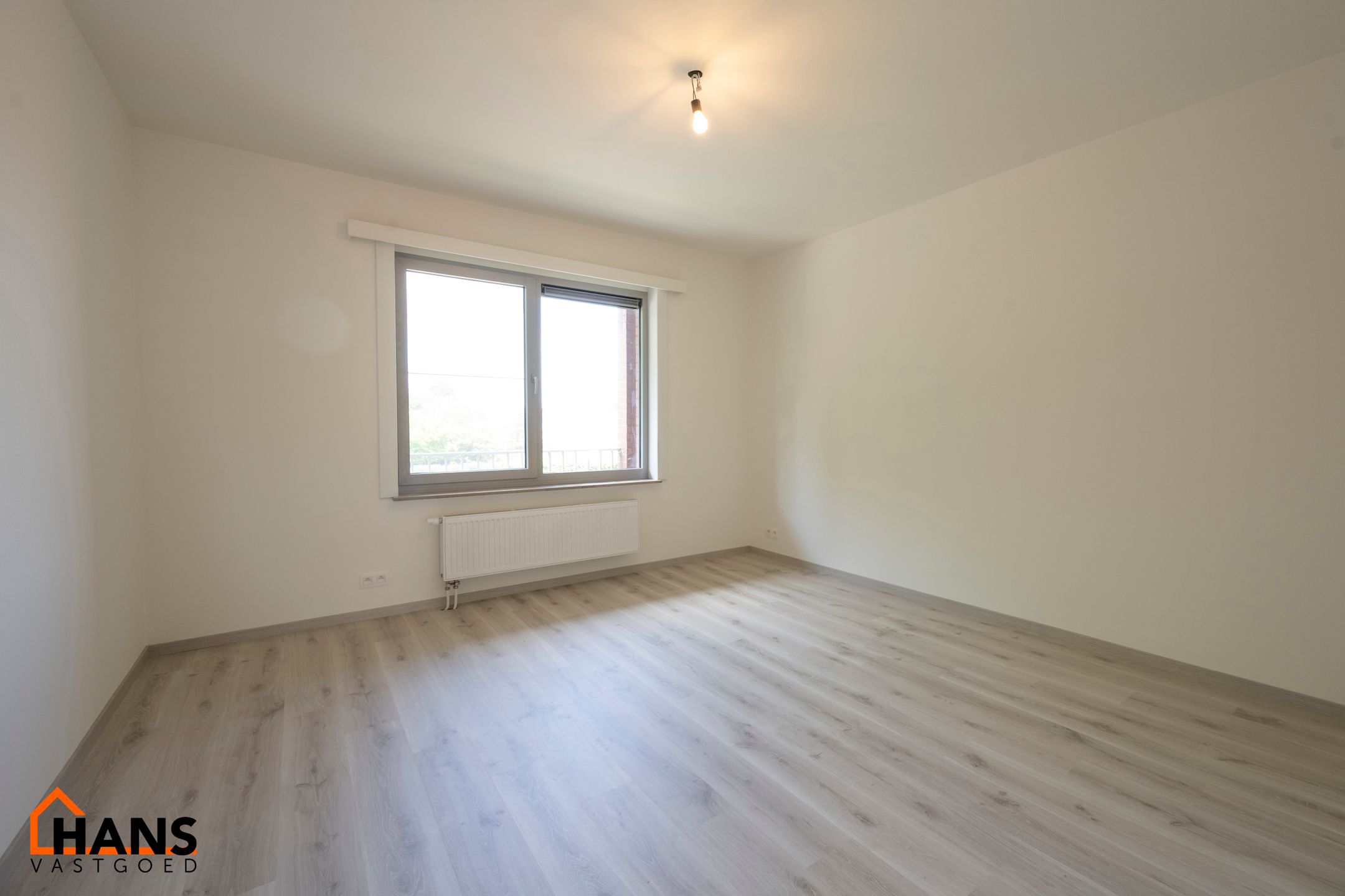 Mooi gerenoveerd appartement met garage foto 8