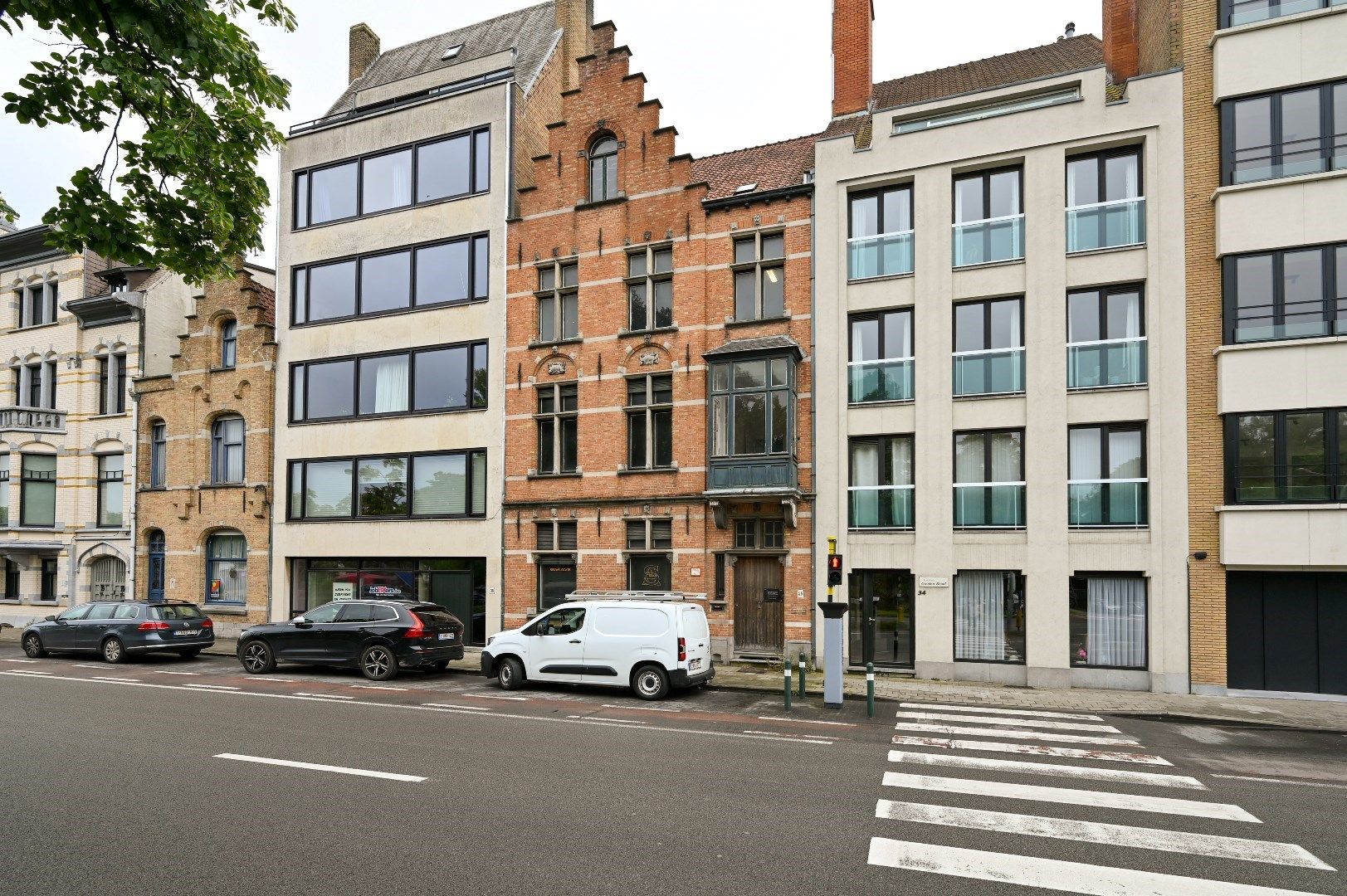 Eclectische burgerwoning als potentieel kantoor op de rand van de historische stadskern foto 25