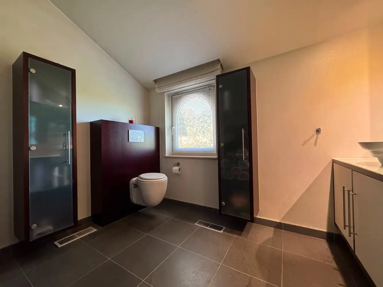 Villa met zwembad en bijgebouw foto 24