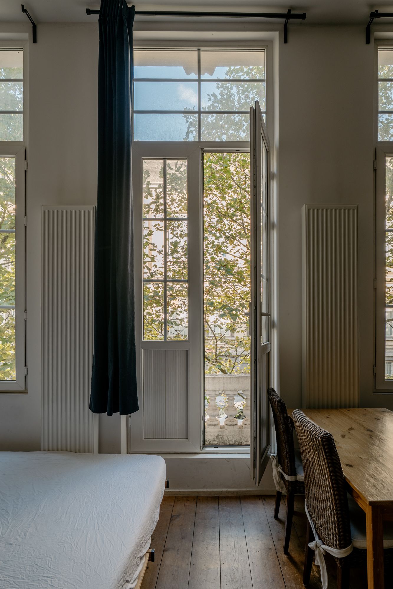 Appartement met terras en uitzicht op het eclectische Koninklijk Atheneum foto 6