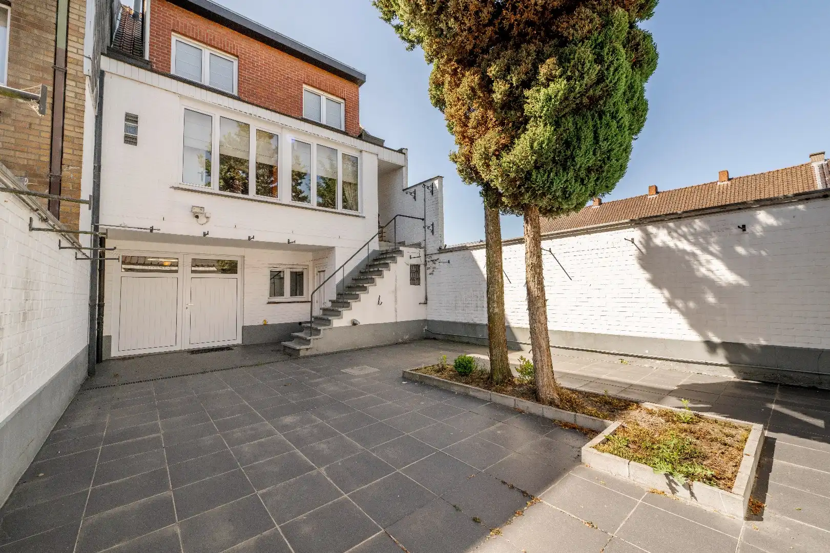 ZEER RUIME BEL ETAGE WONING MET GARAGE EN LOODS (100 m²) foto 2