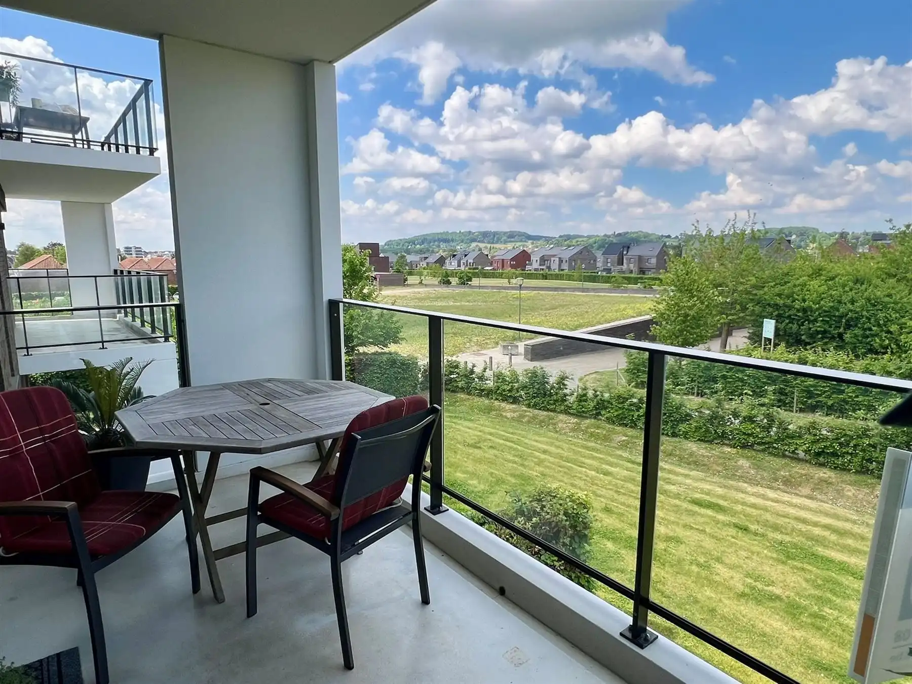 Comfortabel wonen met zicht op groen : 2 slaapkamers, terras en garage inbegrepen foto 5