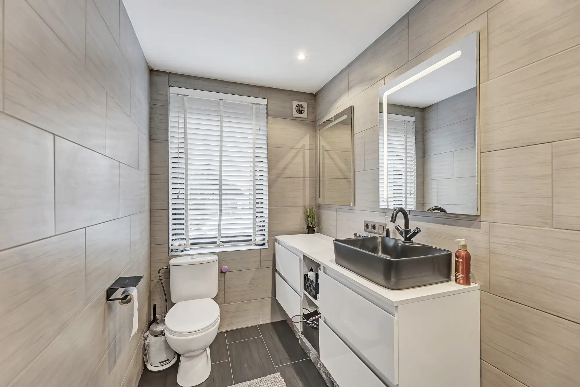 Strategisch gelegen, instapklare woning met veel potentieel foto 20