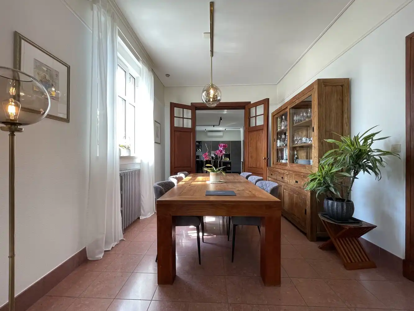 Unieke gerenoveerde woning met 5 slaapkamers en bureau foto 4