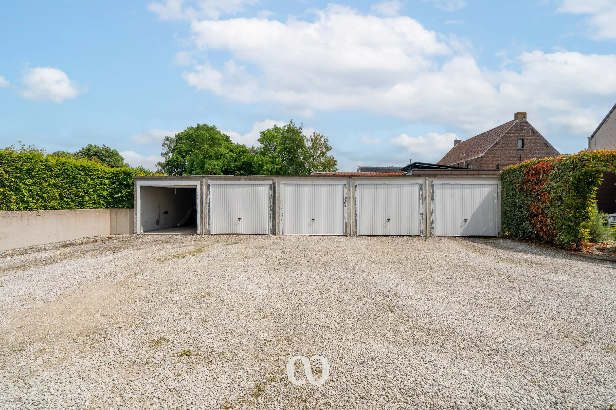Gelijkvloers appartement met 3 slaapkamers, garage en tuin in Huise foto 17