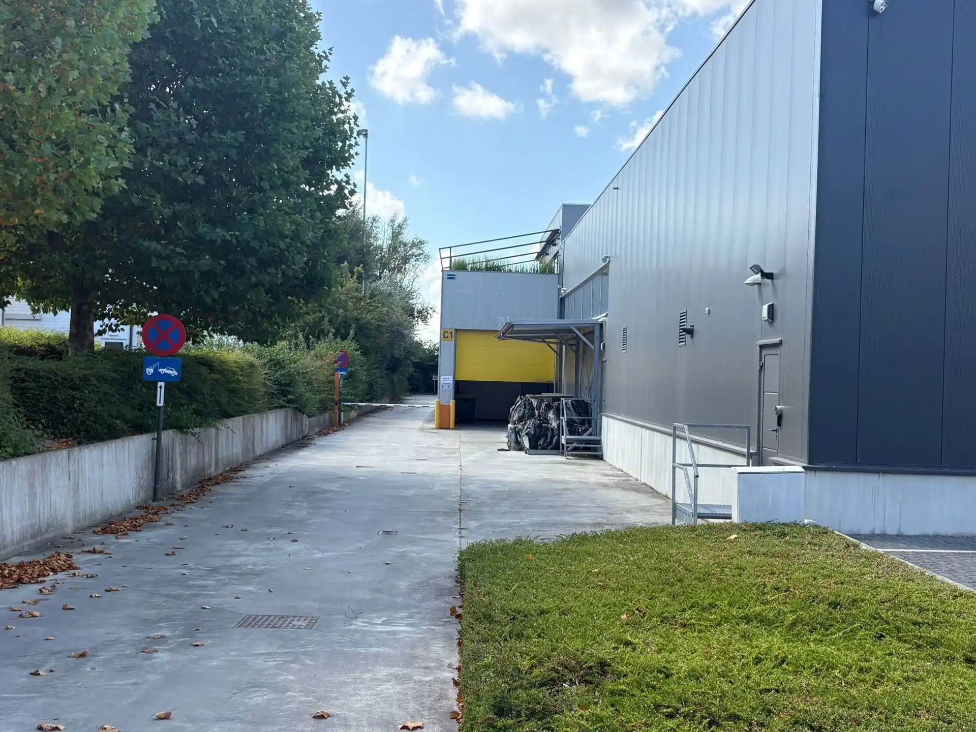 Bedrijfsgebouw van ca. 1.543 m² met 22 parkeerplaatsen foto 6