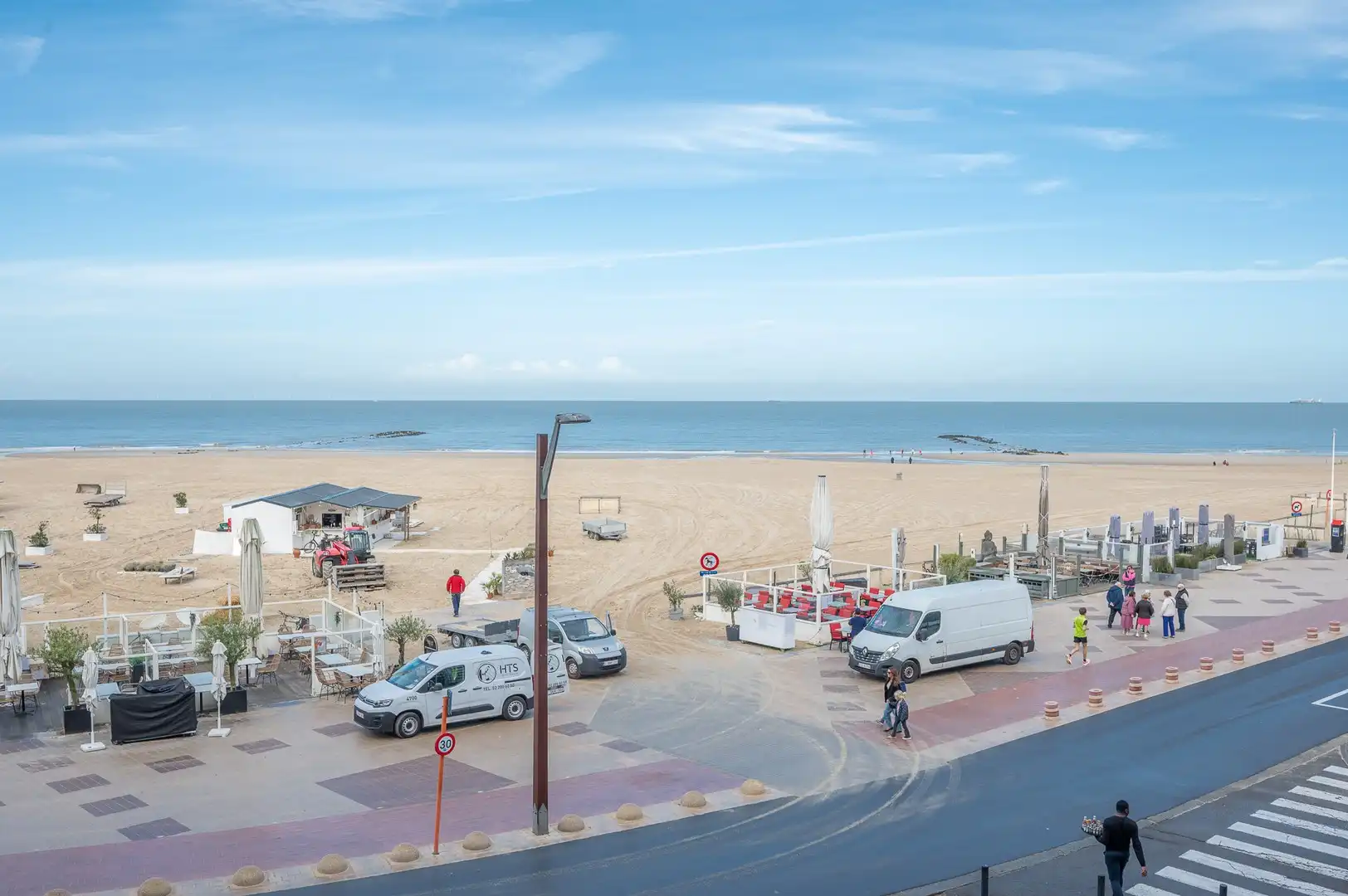 Schitterend hedendaags appartement met frontaal zeezicht,&nbsp;gelegen aan het Rubensplein en de winkels. foto 2