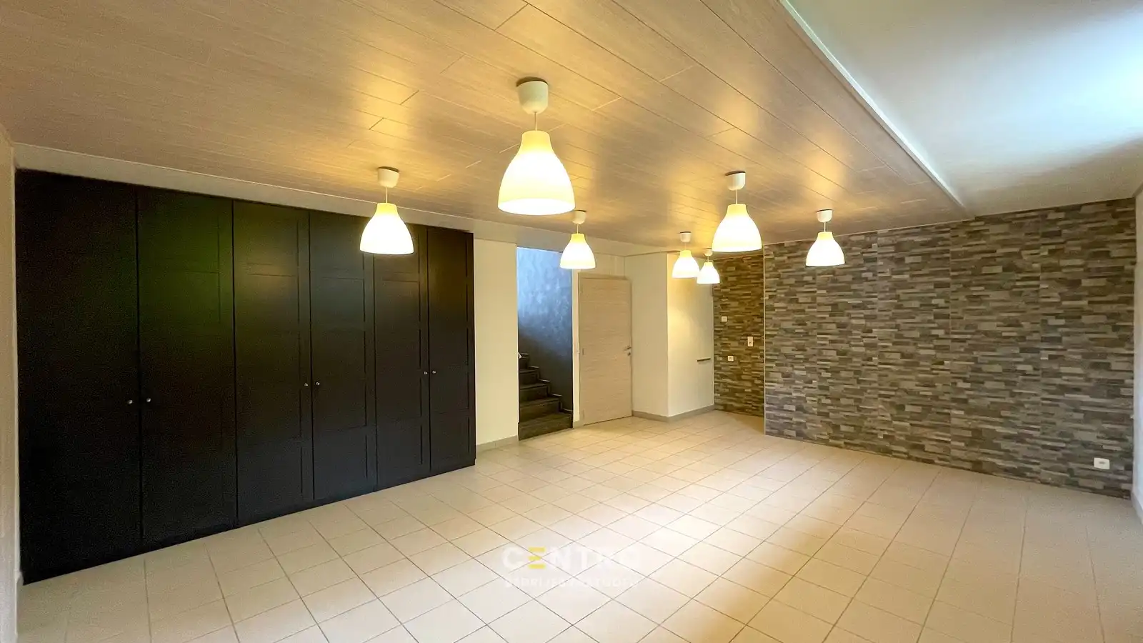 Instapklare & goed geïsoleerde KANTOORRUIMTE met ruime KELDER te huur, langs een strategische invalsweg van Brugge centrum. foto 13