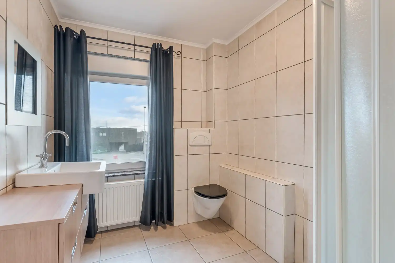 Instapklare, gerenoveerde halfopen bebouwing met 3 slaapkamers op ruim perceel in Sint-Truiden foto 14