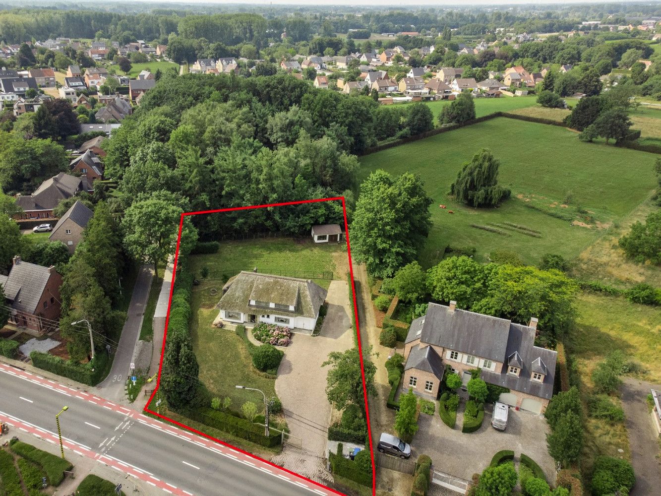 RUIME WONING OP PRACHTIG PERCEEL VAN 2.223 m²! foto 2