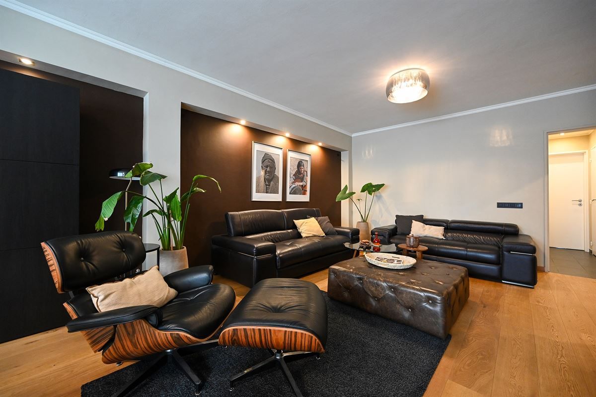 Gerenoveerd appartement op geliefde locatie foto {{pictureIndex}}