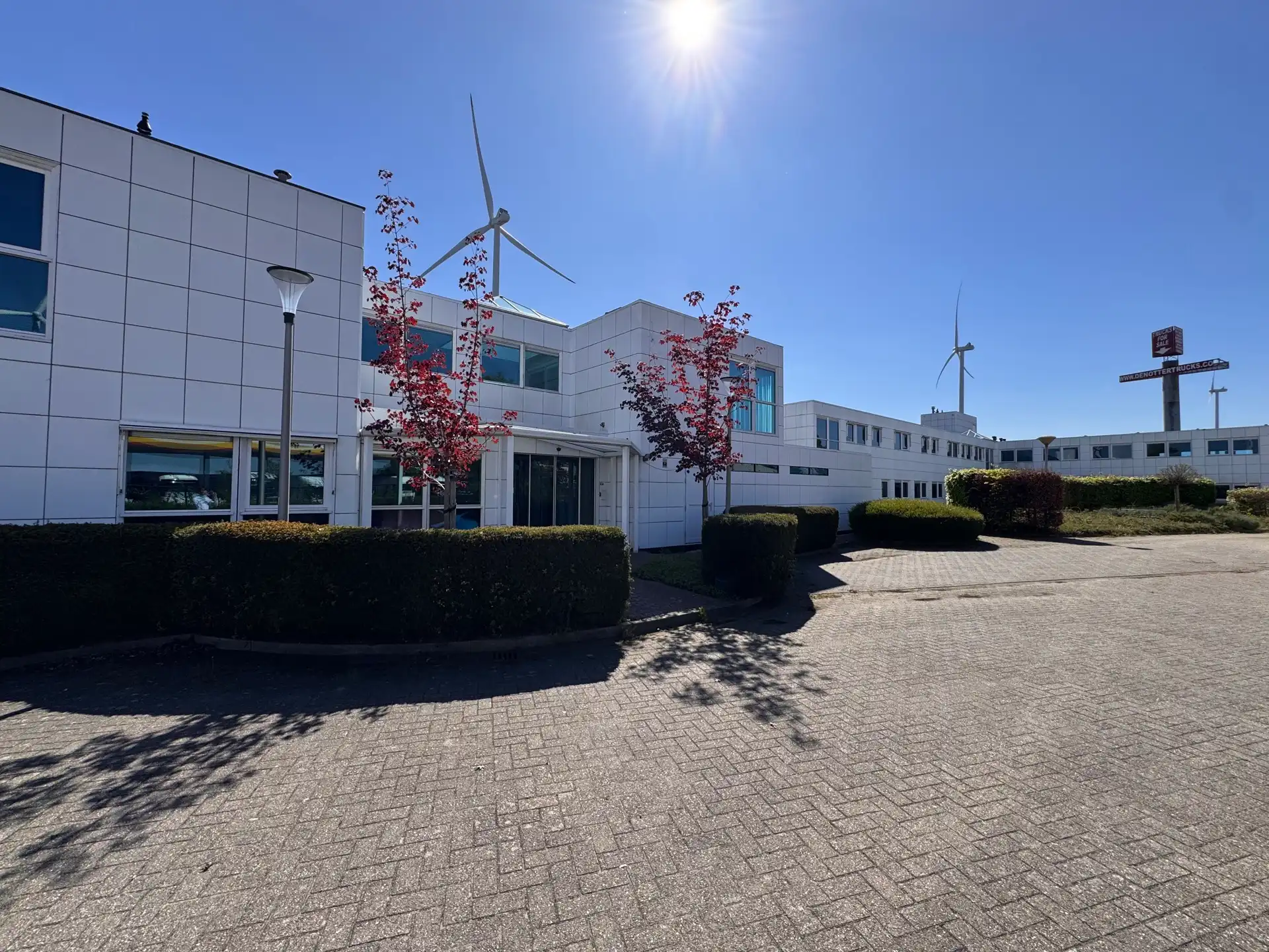 Kantoorgebouw met potentieel op de transportzone te Meer foto 16