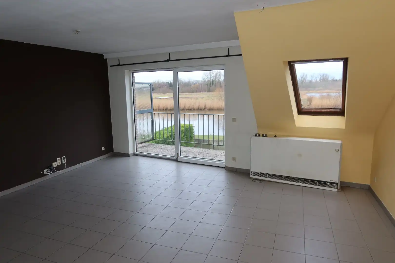 Gezellig dakappartement met 2 slk, terrasje en autostaanplaats foto 5