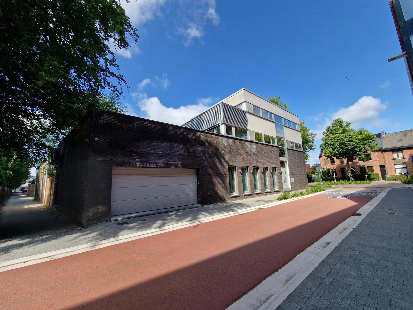 Appartement met groot terras en garage op Boulevard te Mol foto 3