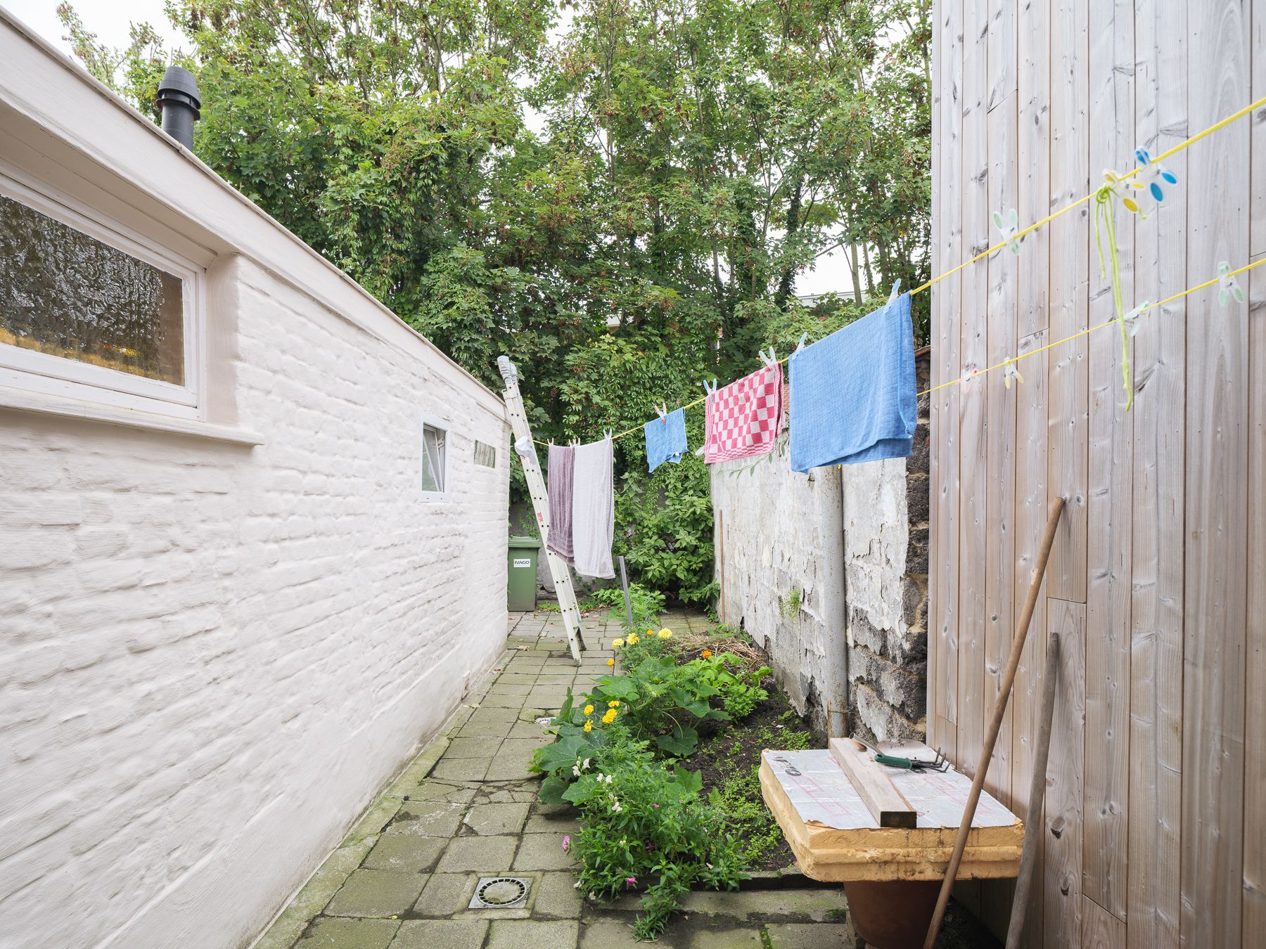 Te renoveren rijwoning met terras op centrale ligging foto 6