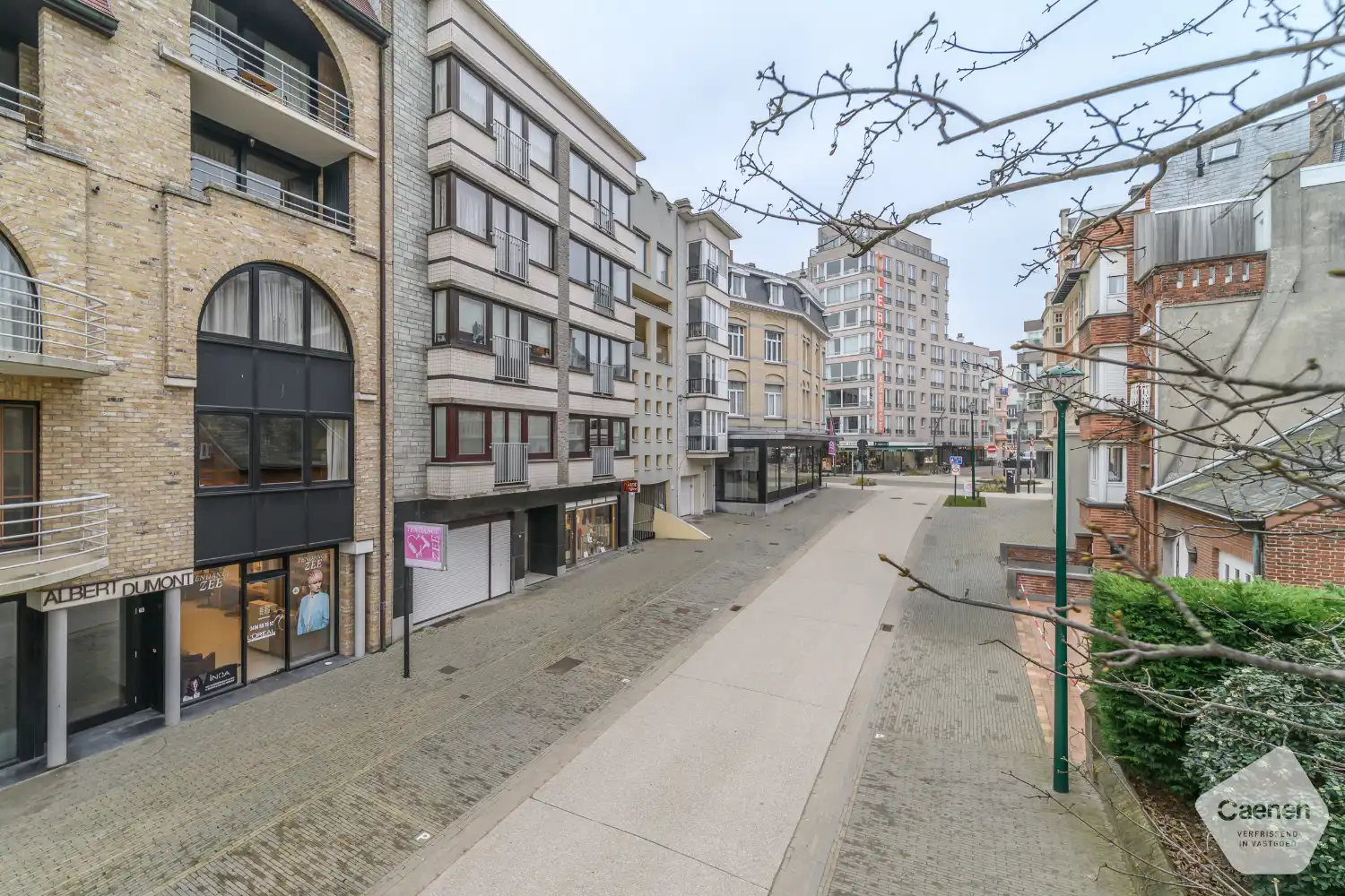 Te koop – Gelijkvloers handelspand met berging en woonmogelijkheid foto {{pictureIndex}}