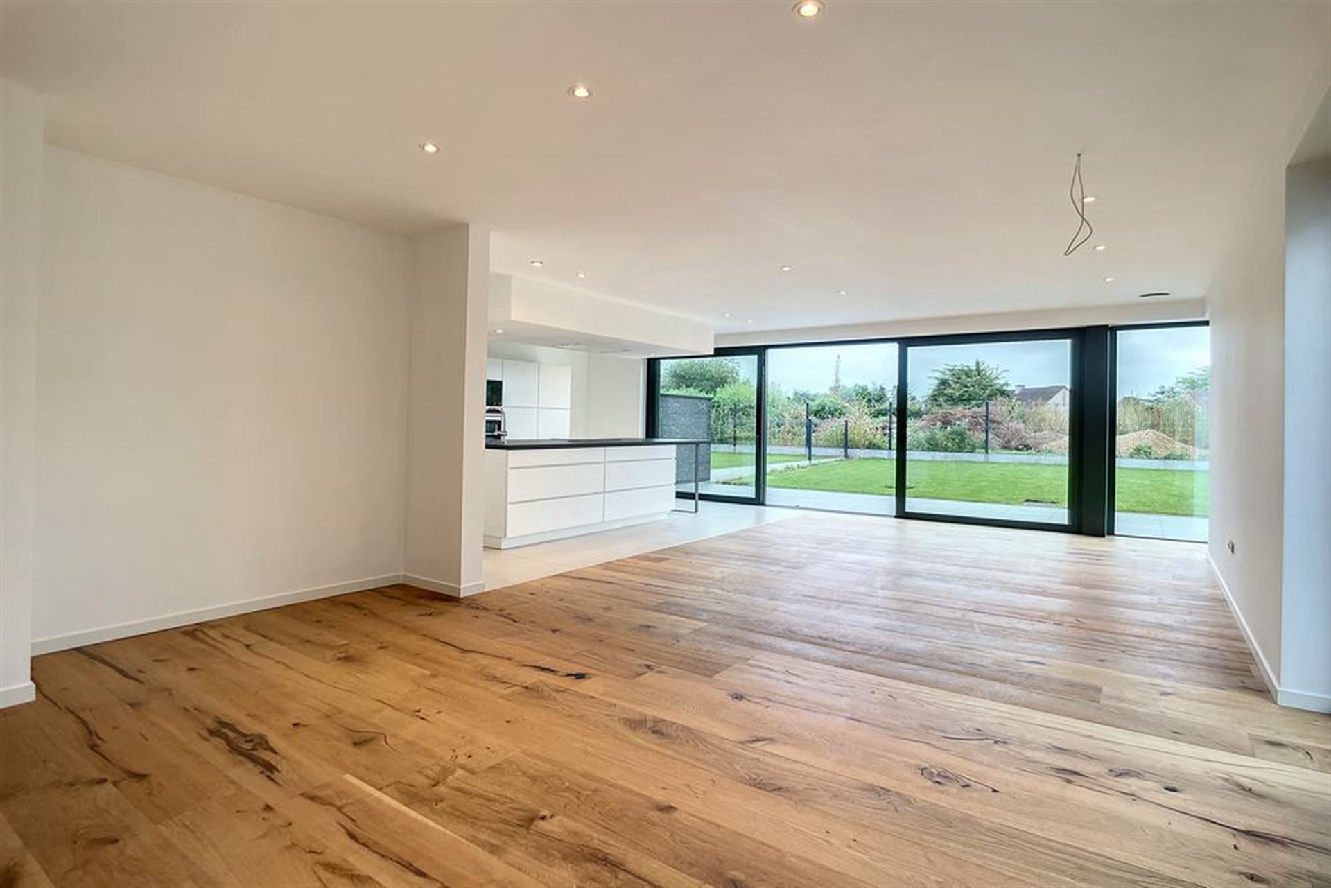 Moderne villa met 5 slaapkamers foto 14