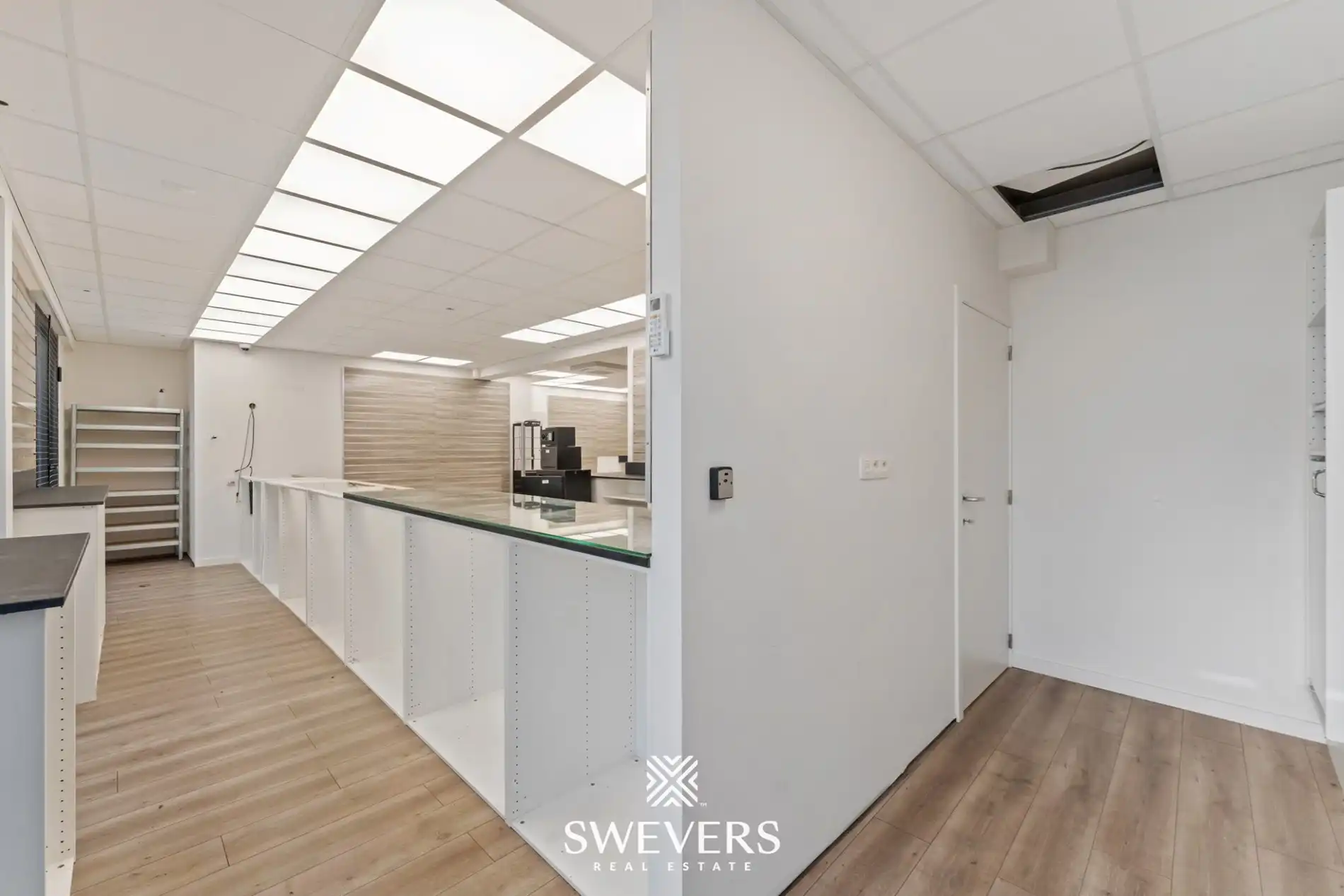 Uitzonderlijke mooi gelegen en ruime (391m²) handelsruimte in het volle centrum van Leopoldsburg foto 24